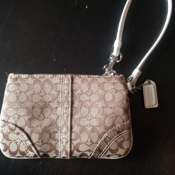 Coach wristlet - Picture 5 of 5